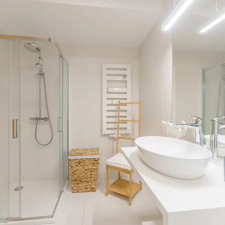 Pearl Lila Aparthouse