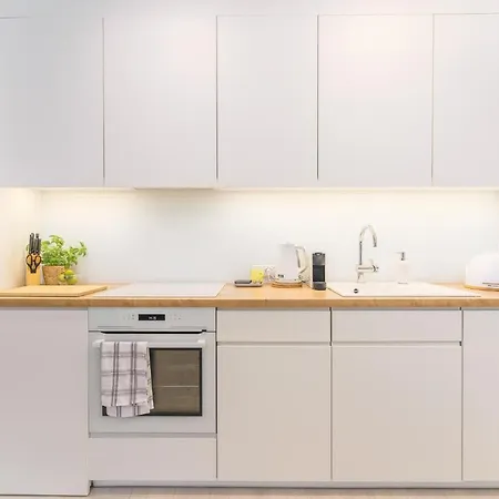 Pearl Lila Aparthouse 로고보